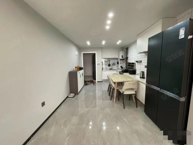 301，仙桃晓学对面，学府名都，精装三房，9.9成新，诚心出售，中间楼层，新三中