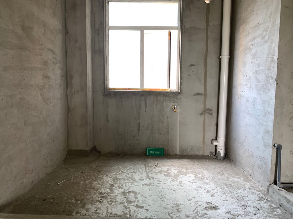 领秀城，毛坯大三房，好楼层，看房方便！