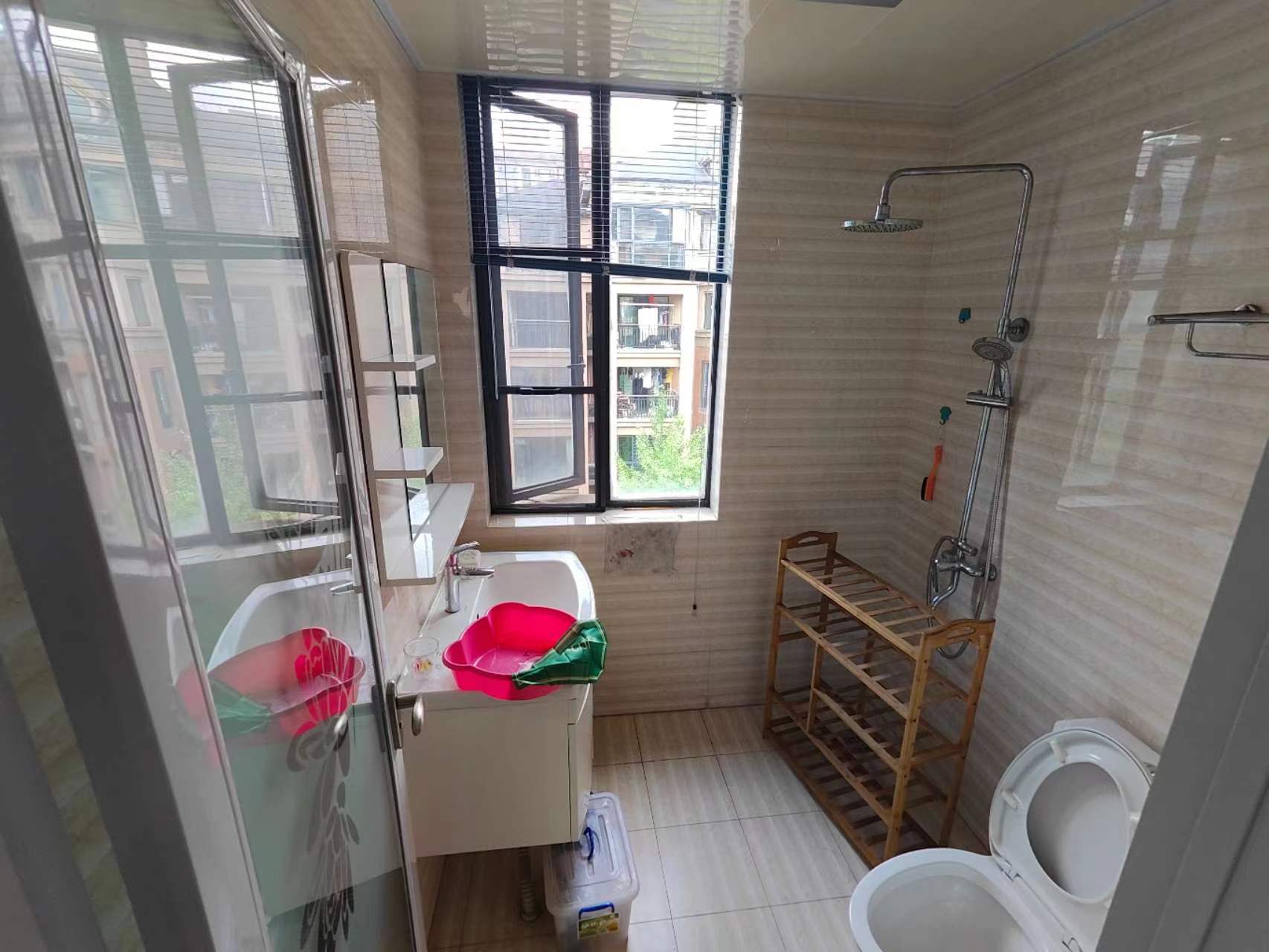 绿地华庭麓城精装大三房，全屋品牌家具家电，拎包入住，看房方便