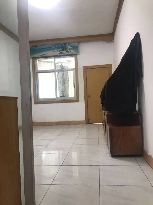 实验幼儿园，实小，三中，仙桃中学附近买一层得两层出售