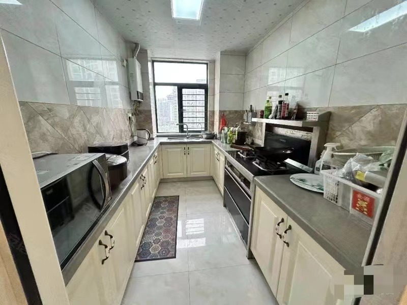 278，新城壹号，湖景房，精装大四房2位，纯边户，成色新，好楼层，南北通透