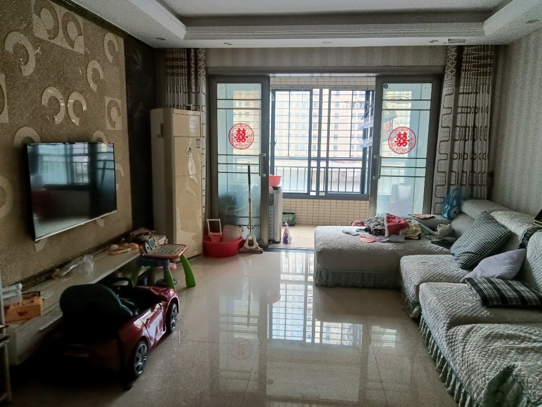 捡漏，和合国际城一期 ，精装四房两厅两卫 ，好楼层，亏本出售