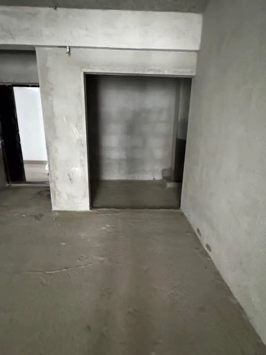 捡漏，蓝天新城，好楼层20楼，还带车位，满二，单价不到五千