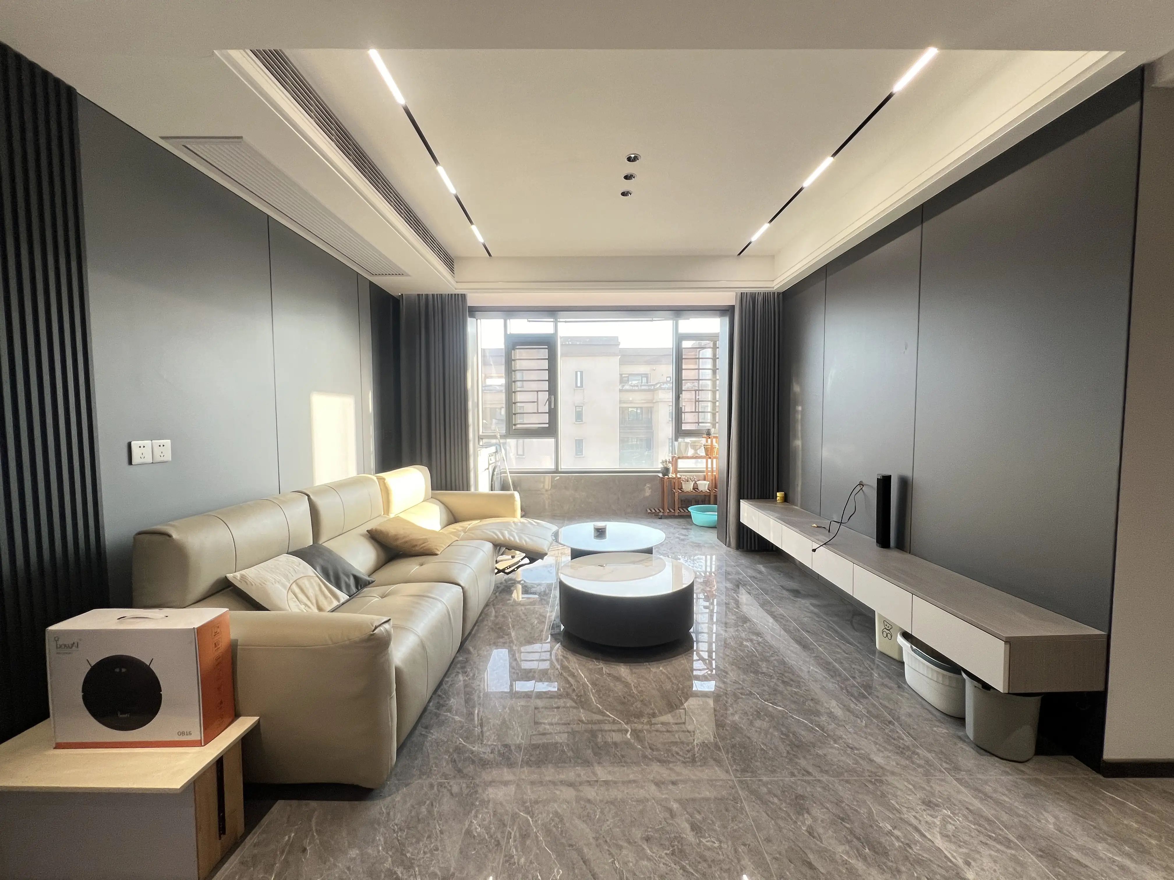 城南，荣怀，顶复，带天台阳光棚，精装四房，成色新，诚心出售