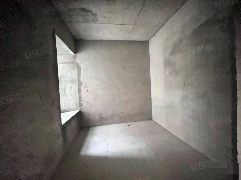 吾悦旁，蓝天新城，电梯好楼层，单价5300+，满二，大阳台