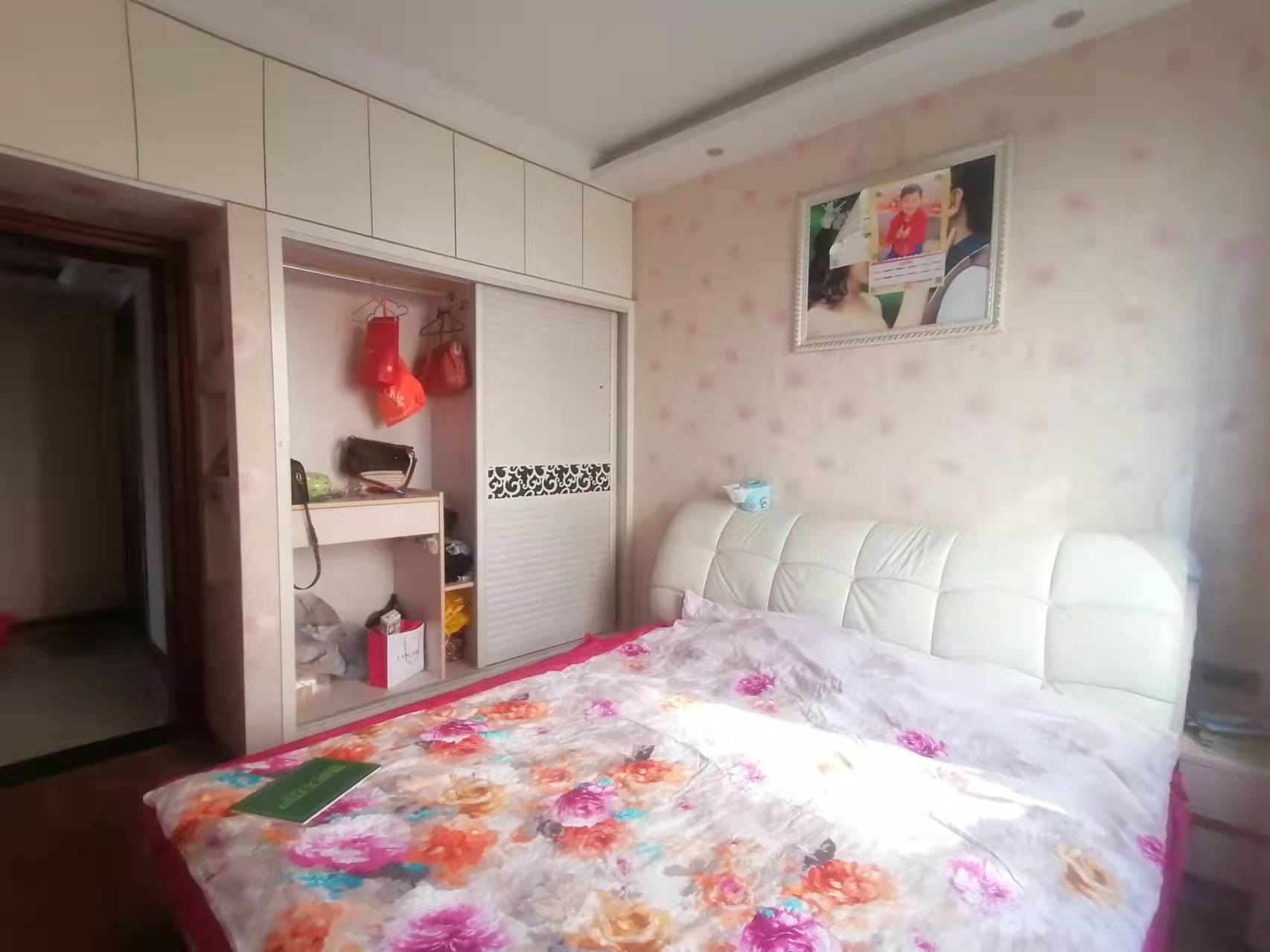 御台公馆精装修小三房证满2年家具家电留下采光超好价格可谈