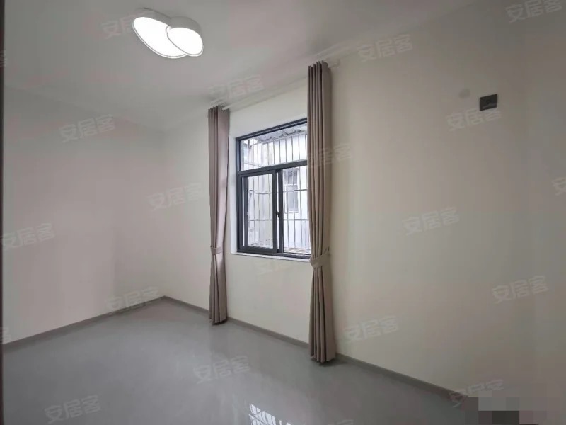 武商，商城附近，精装三房，楼下还送一套全新精装地下室，老人可以住，老证