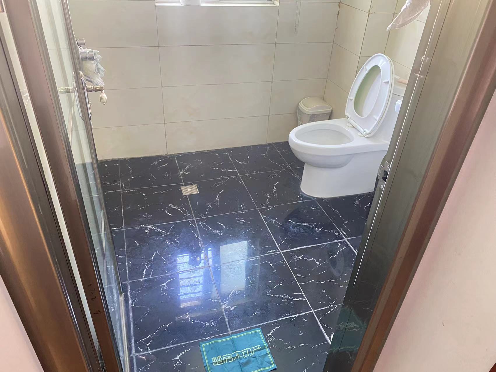 鸿昇现代城精装四房，中间好楼层采光好视野开阔南北通透业主人美心善