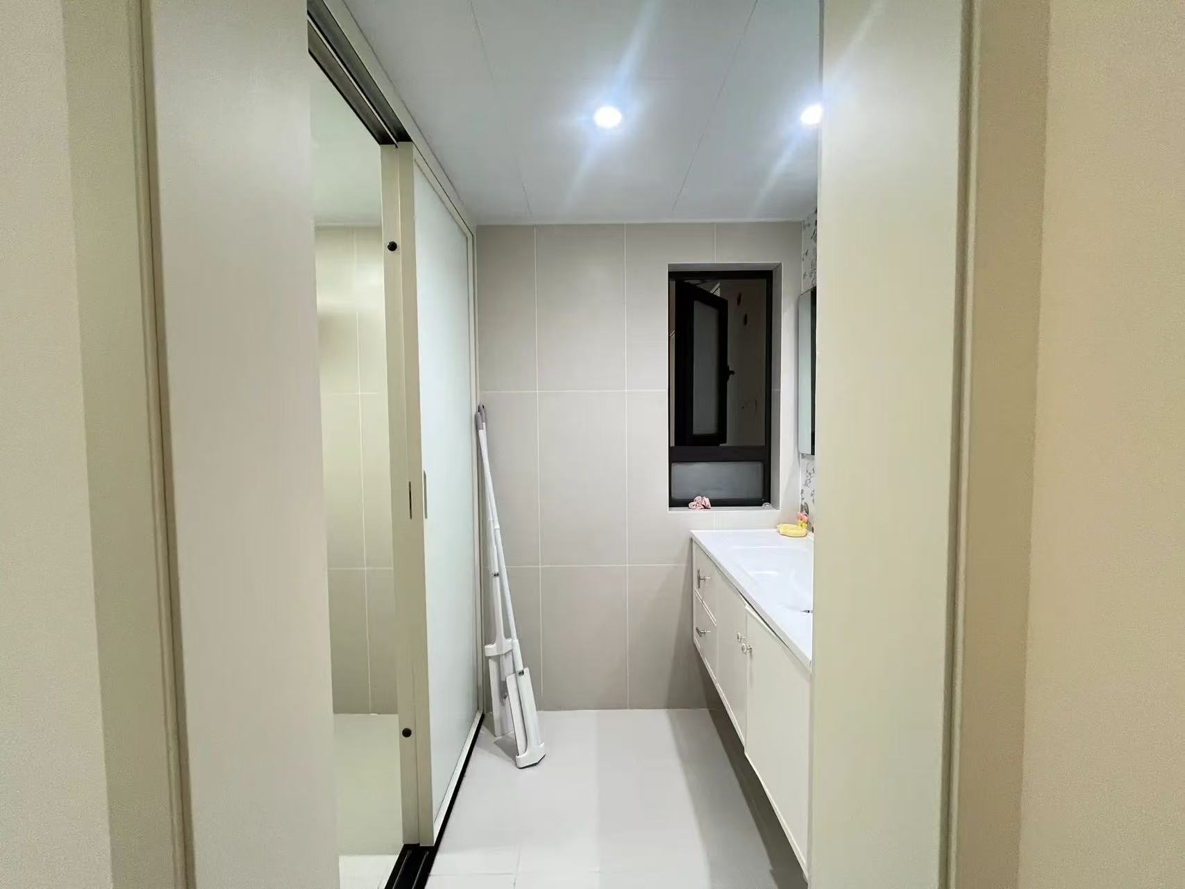 城南，吾悦广场，现房，全新装修，好楼层，精装3房，大阳台