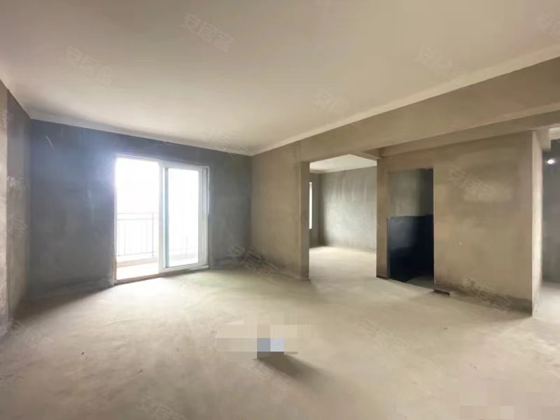 捡漏, 森林国际6期，,湖景现房 ,毛坯大四房 ，单价5200，证满二，好楼层