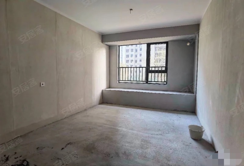 业主急售，吾悦广场，chao便宜一套，现房，毛坯三房，能接受2楼来看