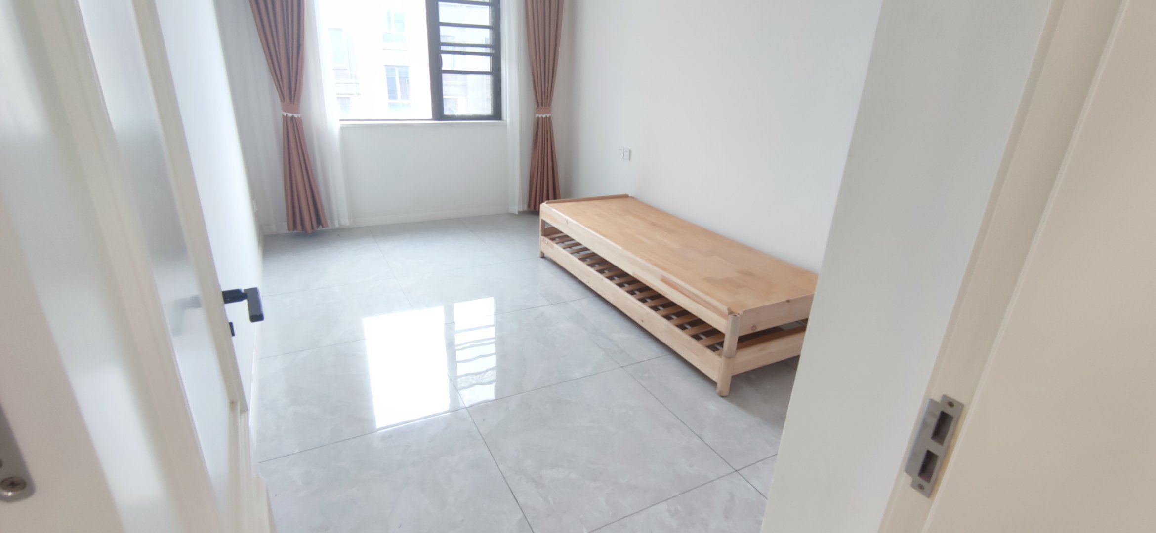 绿地香格里拉新装修三房，一天未住