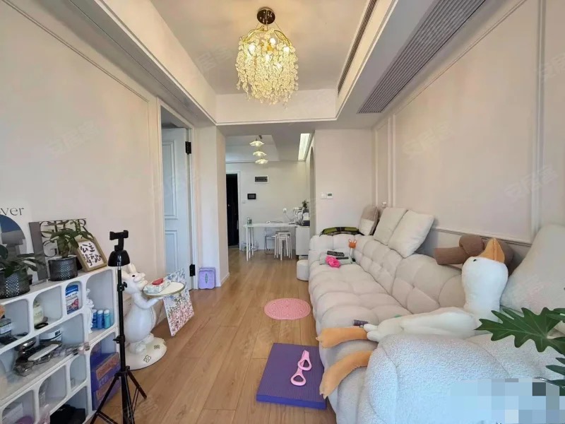 431，城南，荣怀，温馨精装两房，拎包住。好楼层15楼，小高层