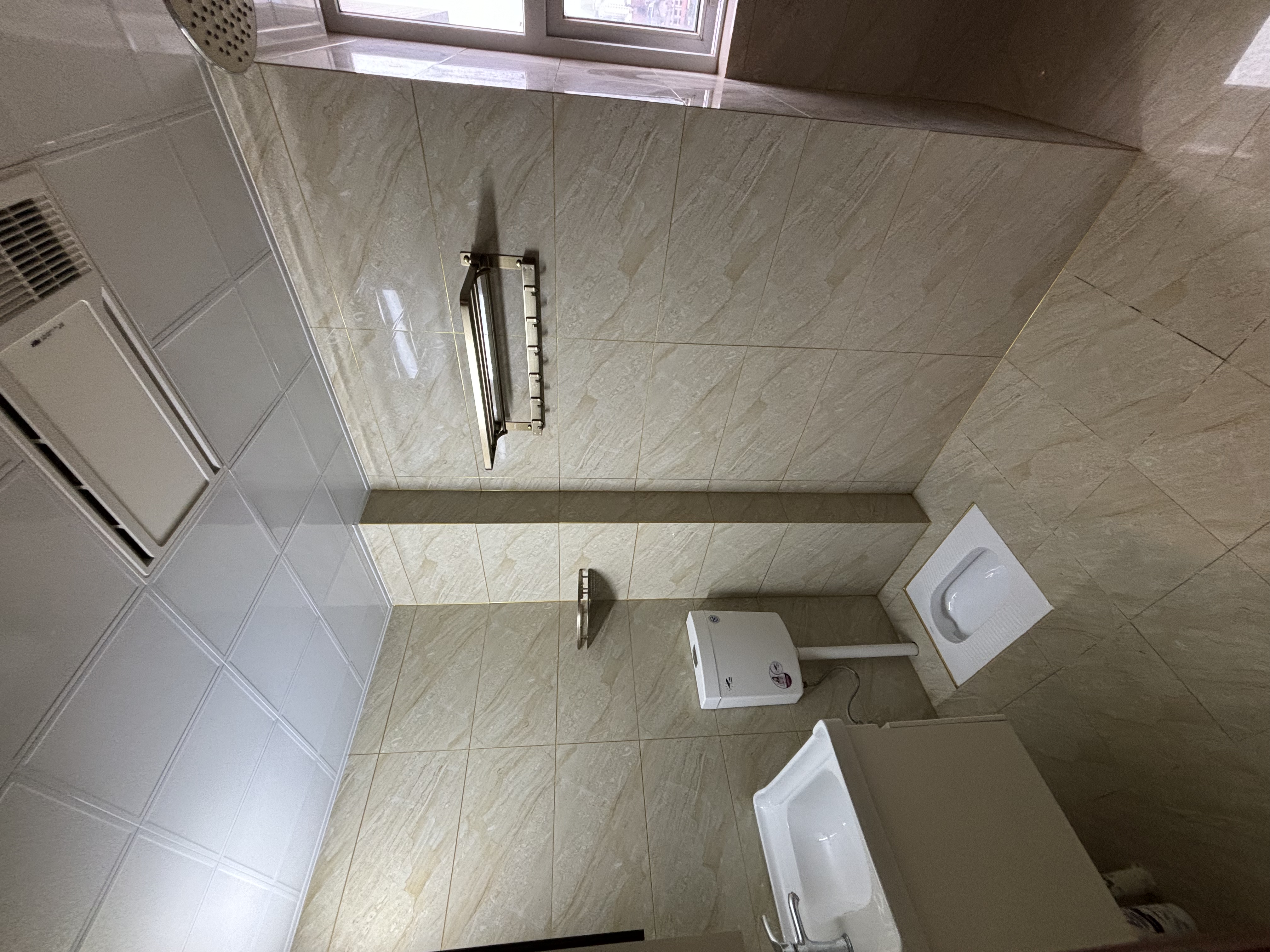 君临天下精装三房诚意出售