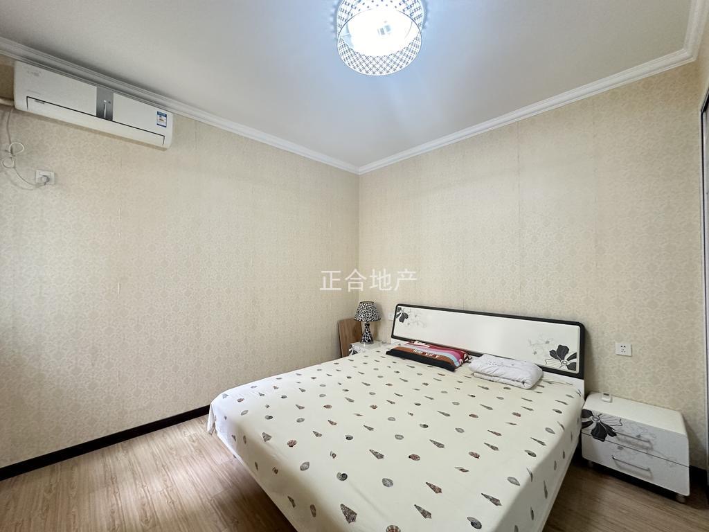 业主诚心出售，三丰鼎城，小高层，精装三房，中间楼层，成色还可以，满五，拎包入住