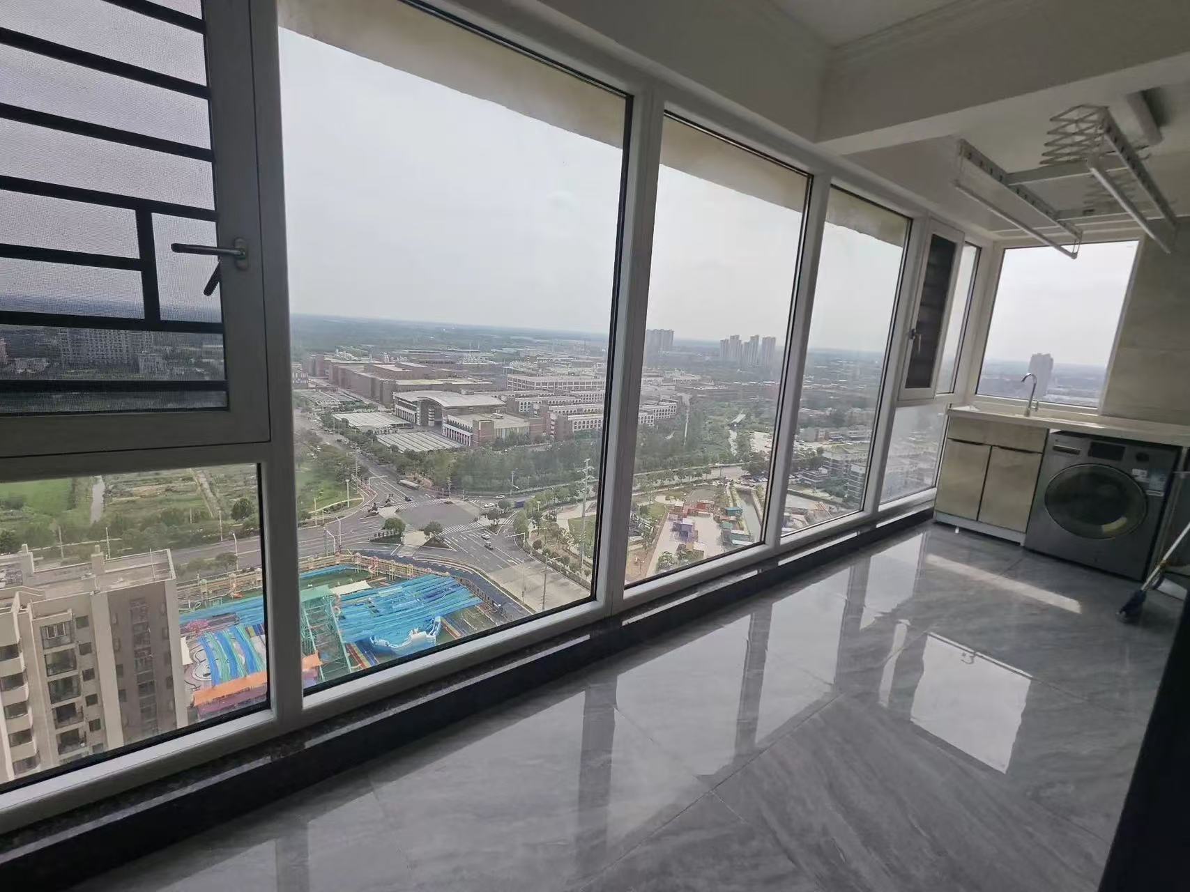 城南，碧桂园，单价5800，精装四房，成色新，证满二，好楼层