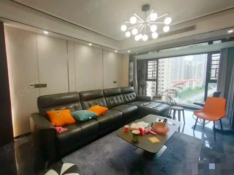 85，亏本出售， ​清华园，全新‬装修卖毛坯价，精装三房，新二中旁，‮梯电‬小‮层高‬