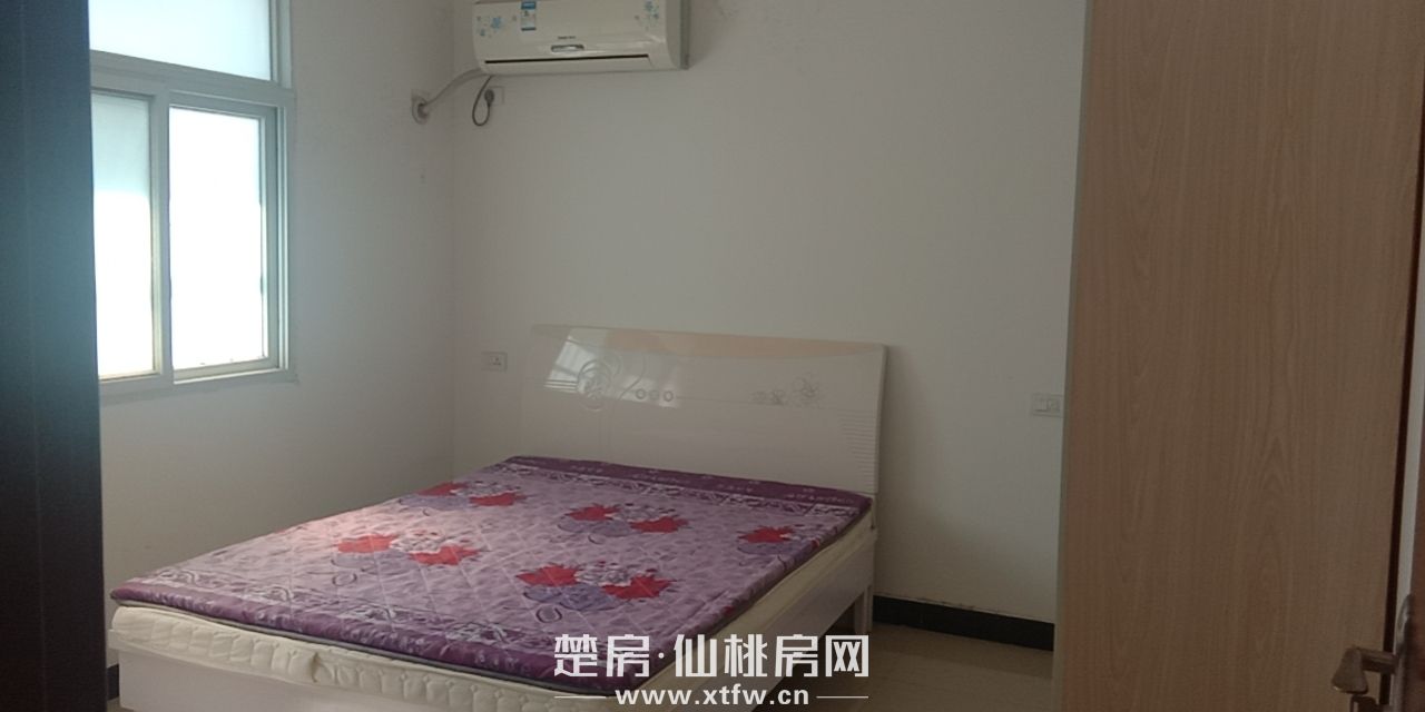 西桥石码头社区附近，精装俩房陪读在合适不过，出门既公交站，交通便利，拎包入住