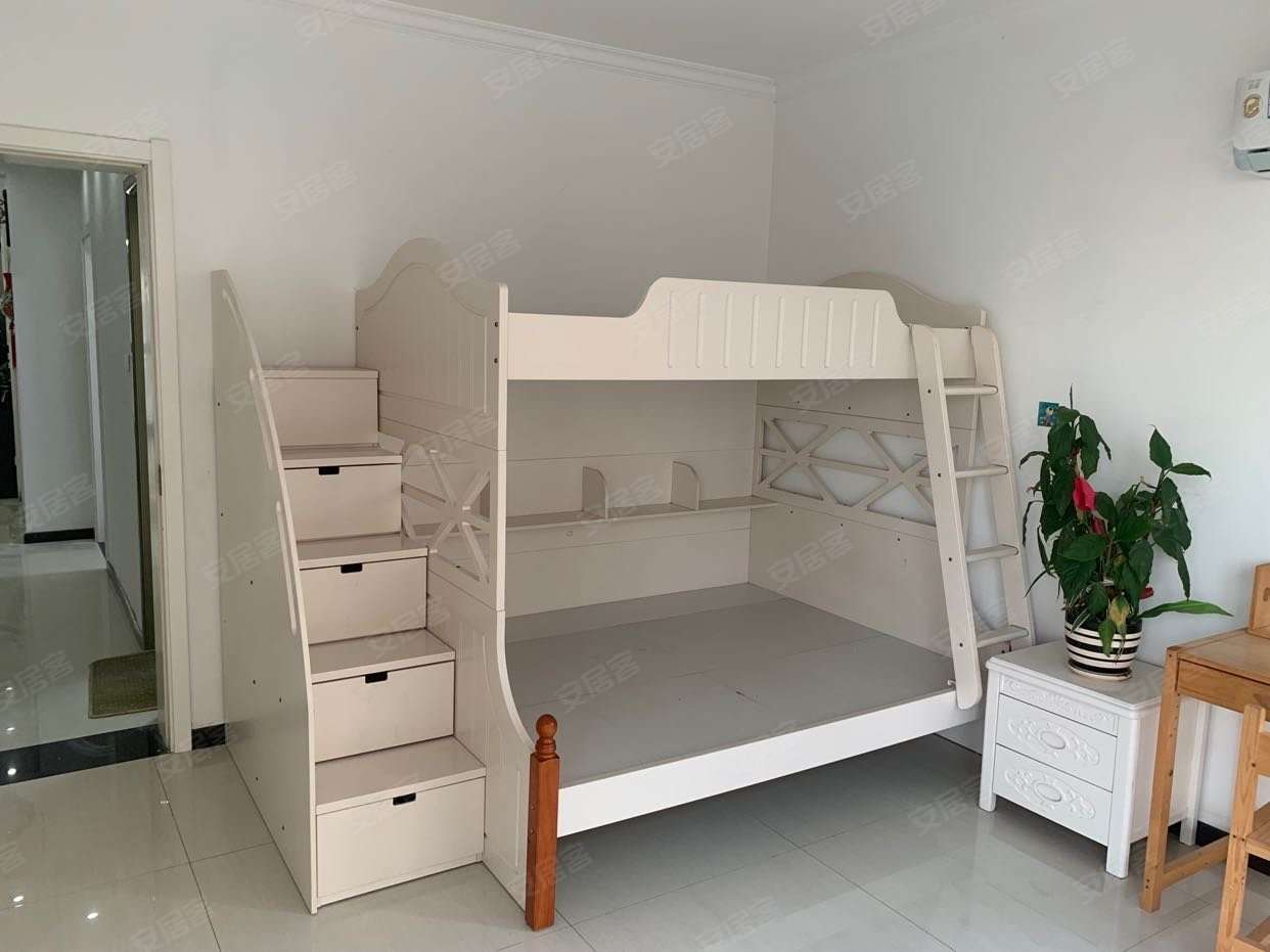 老城区临江雅苑三房两卫