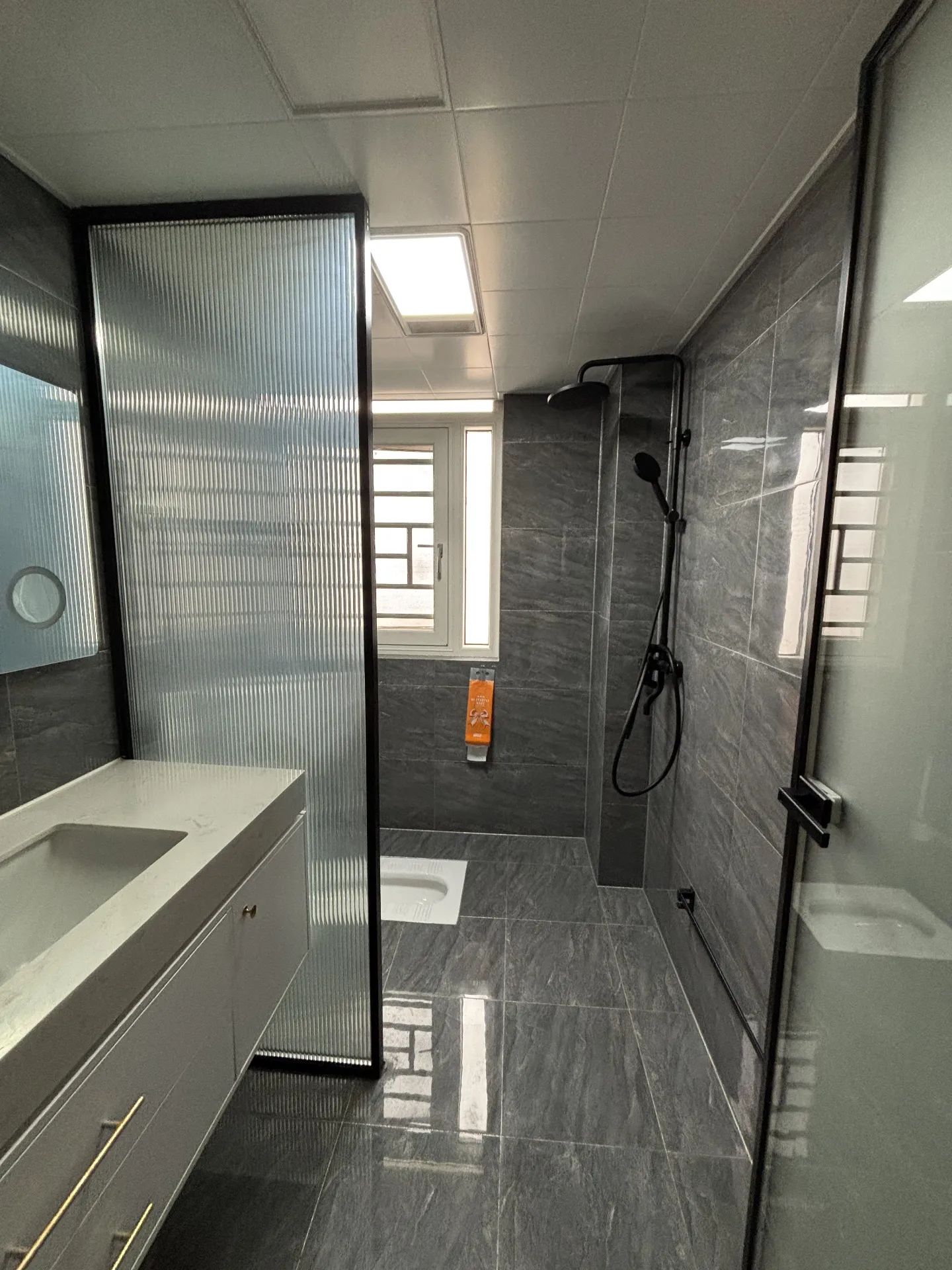 城南，荣怀，精装两房，小高层，中间好楼层，证满二