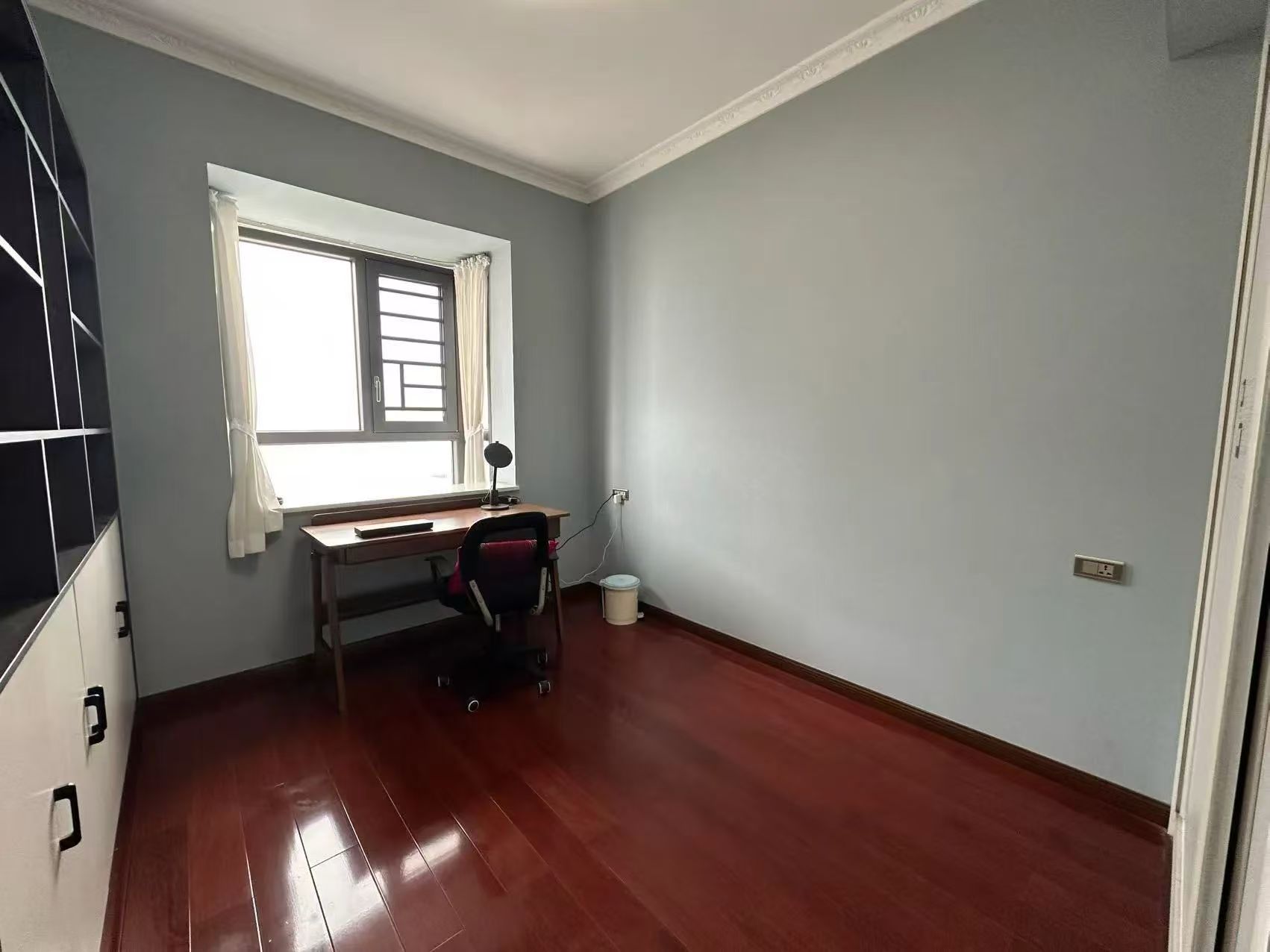 天下城市星座，电梯好楼层25楼，精装三房，一口价39.8万，证满二