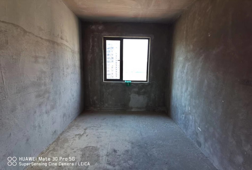 荣怀世家，毛坯四房，南北通透，小区环境好，业主诚心出售，看房方便