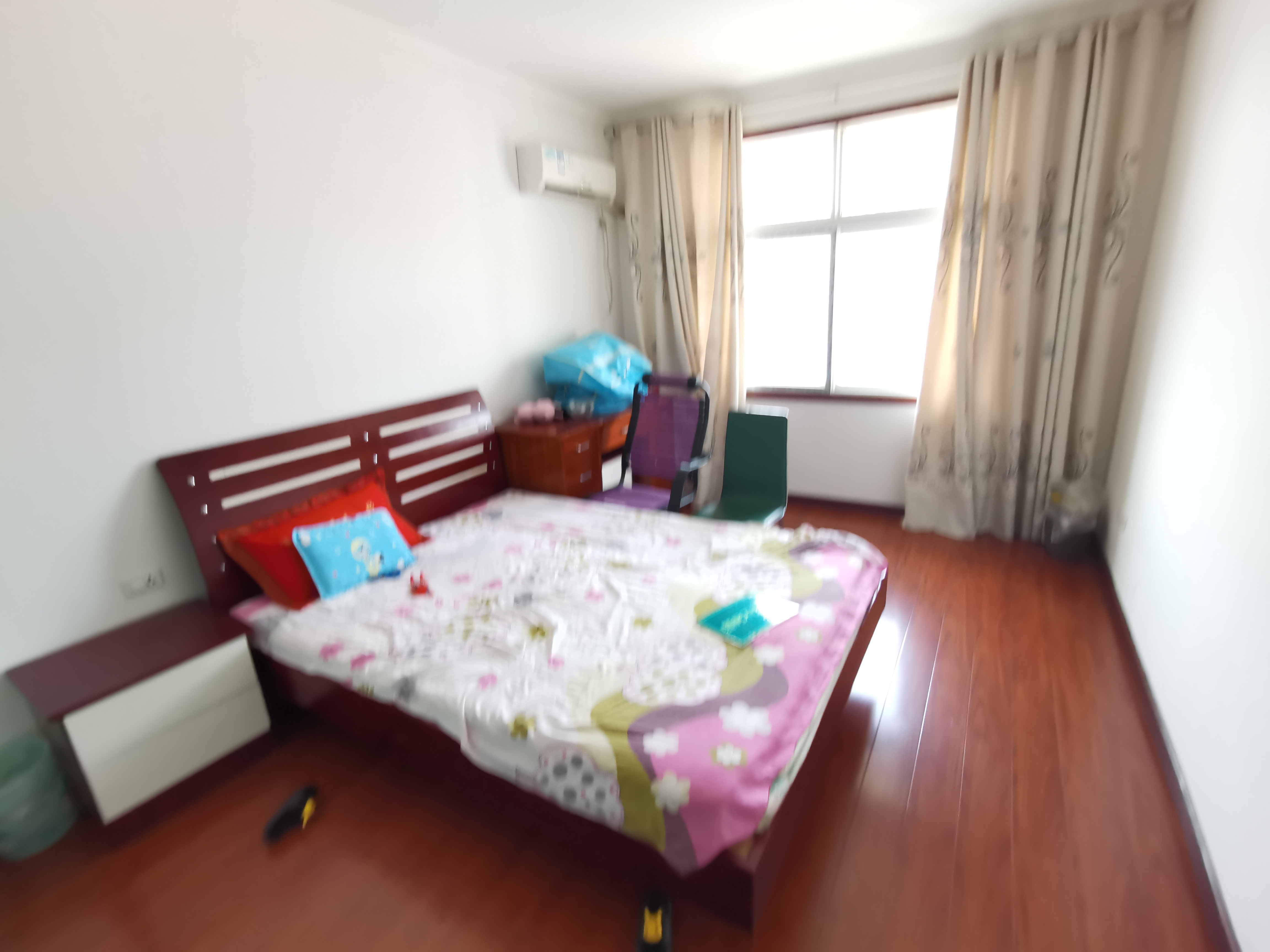 宏大小区精装3房房子保养的很好老证业主诚心卖