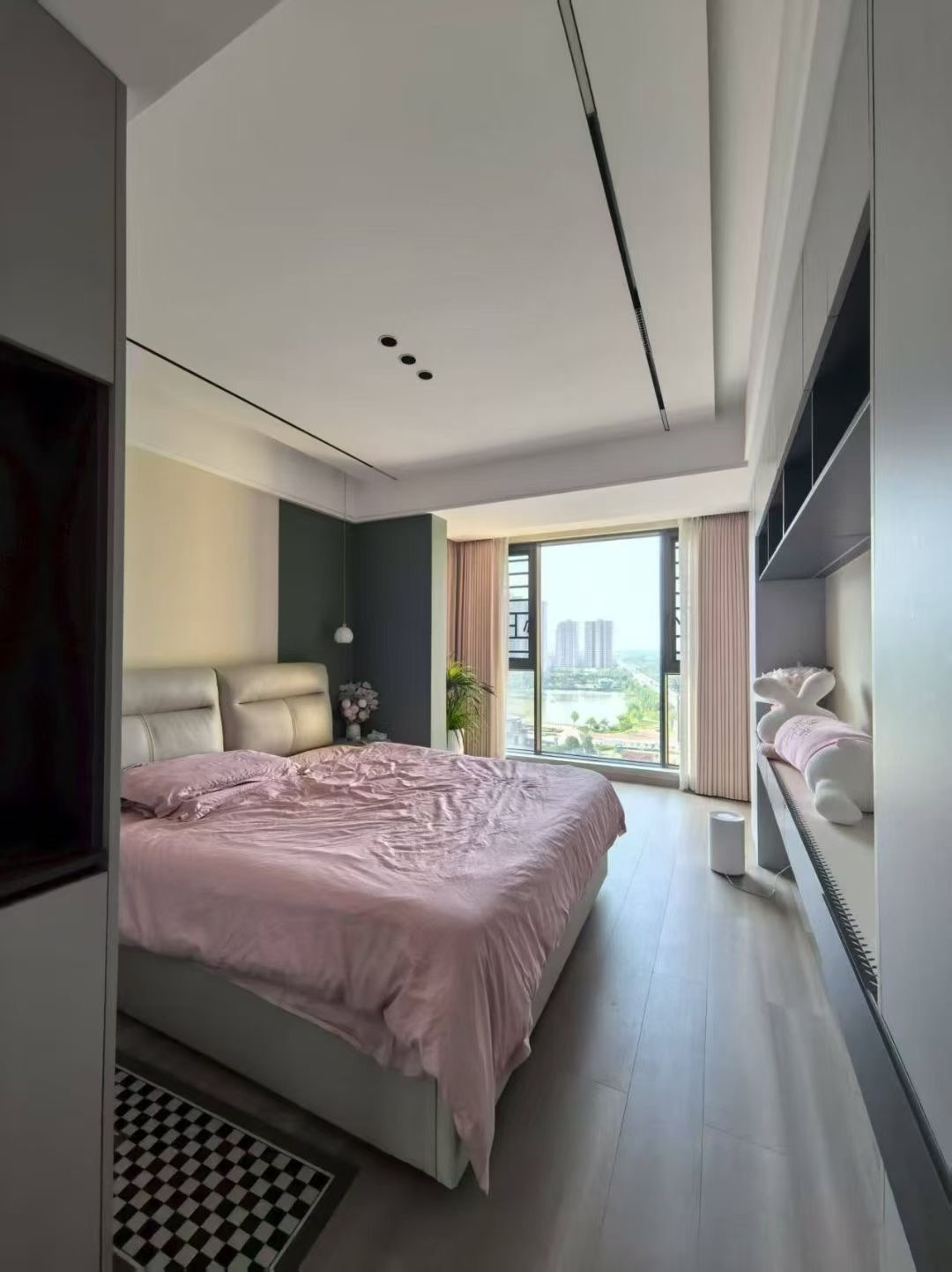 城南，‮城新‬壹号‬五期，精装‮房三‬两卫，电梯好楼层15楼​，证满二。诚心出售