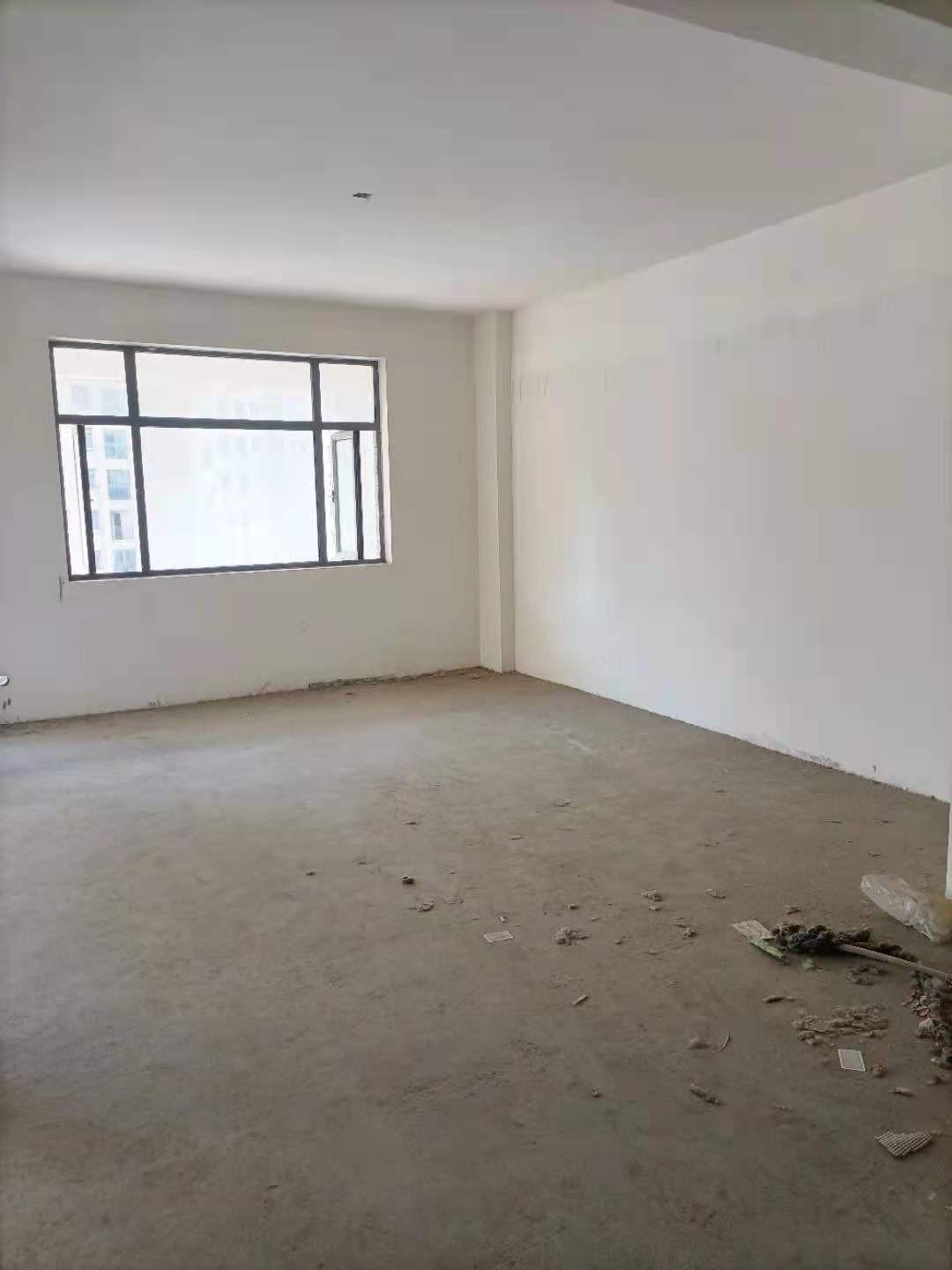 三丰鼎城毛坯大平层，采光非常好。户型大气，满两年，有钥匙