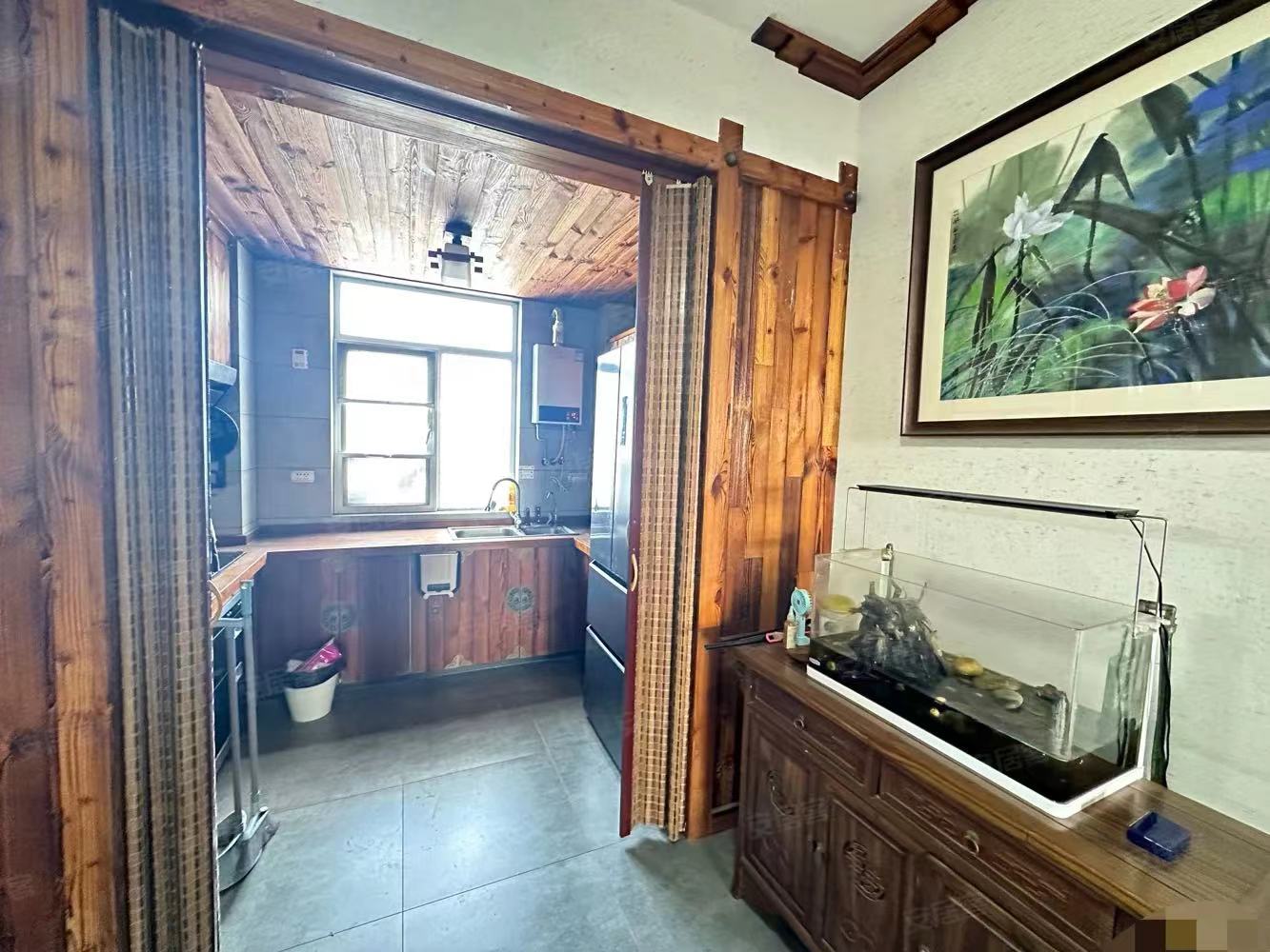 35，业主亏本出，全屋实木装修，单价4900，精装三房，懂的来