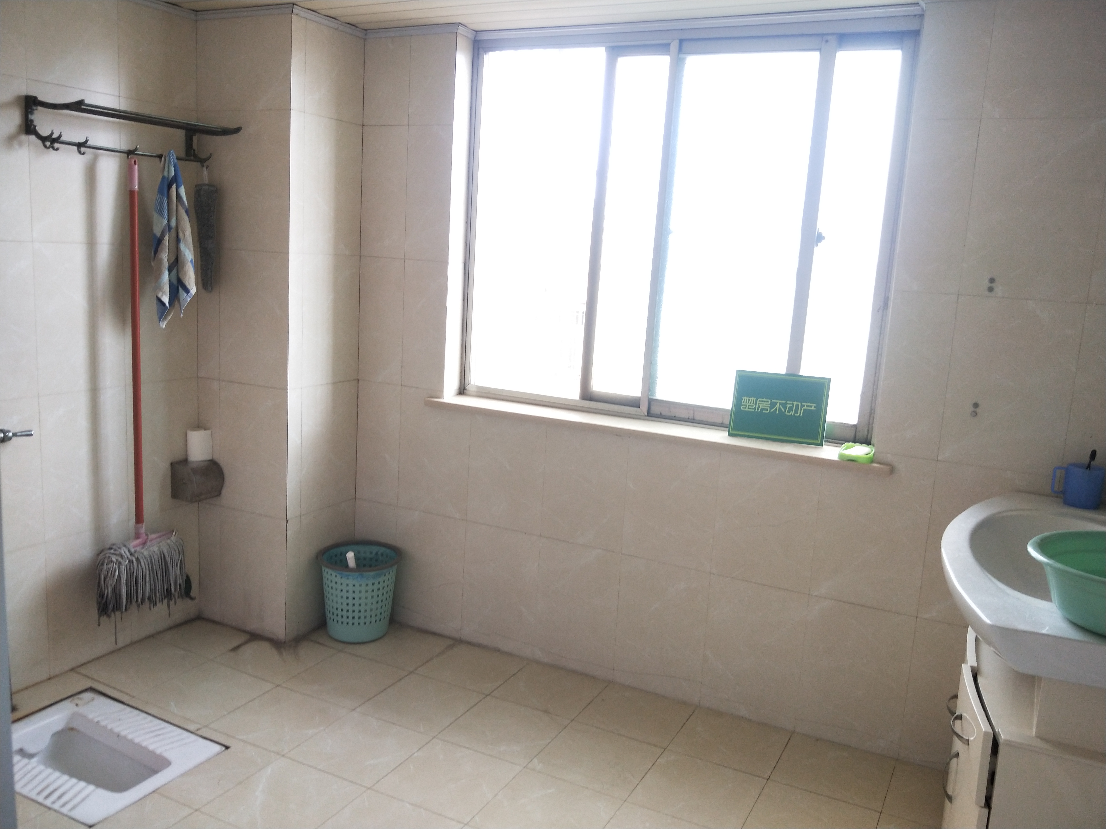 梧桐苑旁大四房四房朝南步梯好楼层保养很好风格简约可直接拎包入住