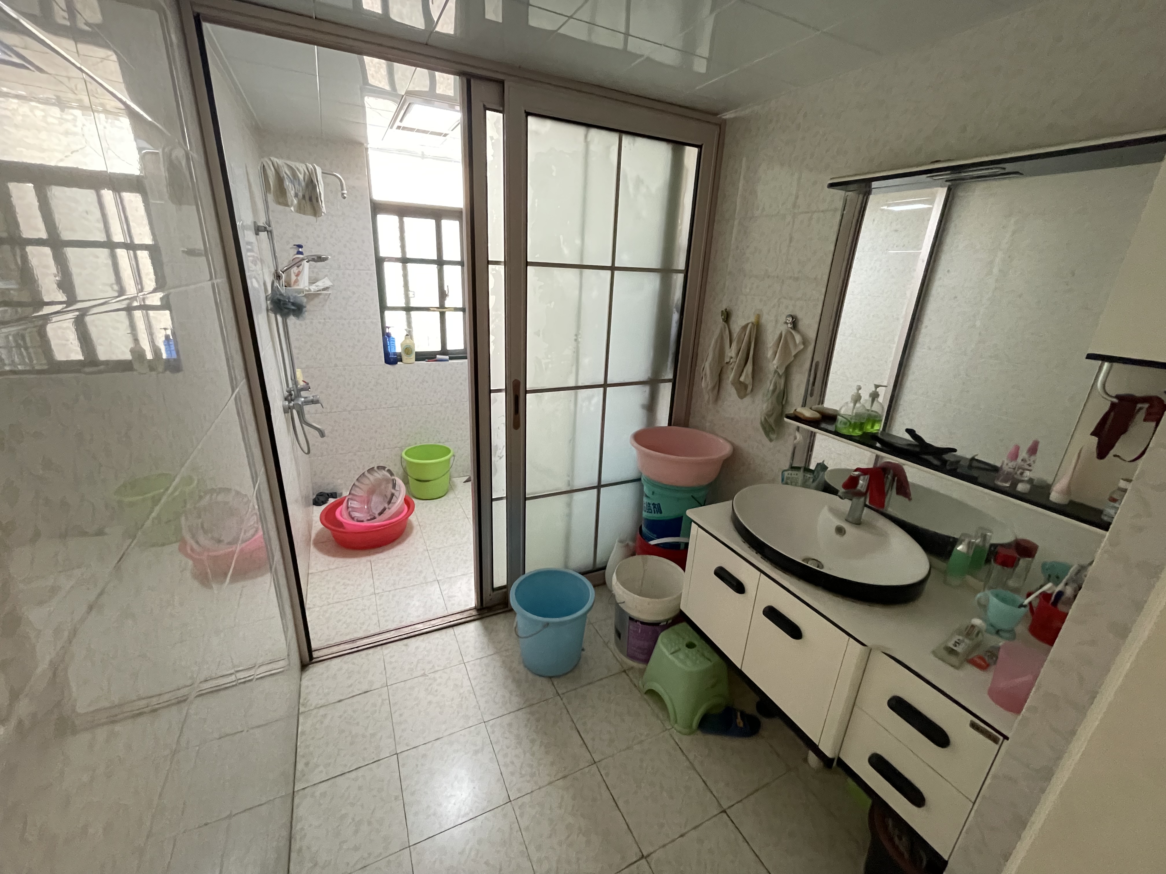 新城一号四房带装修老证双阳台大户型下楼就是操场