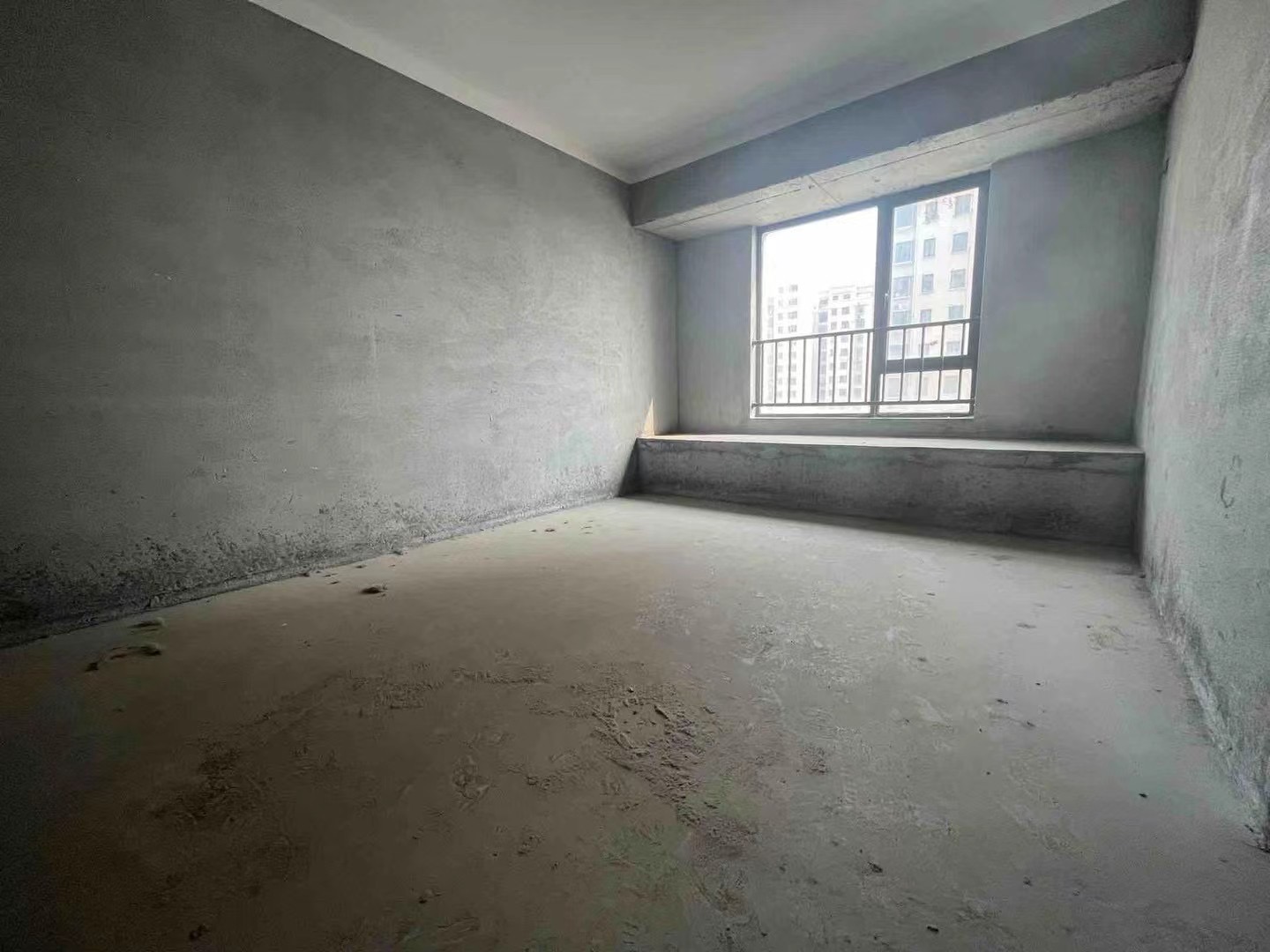 28，房东亏本出，祥生观棠府，好楼层，单价3800不到，给钱就卖，手慢无