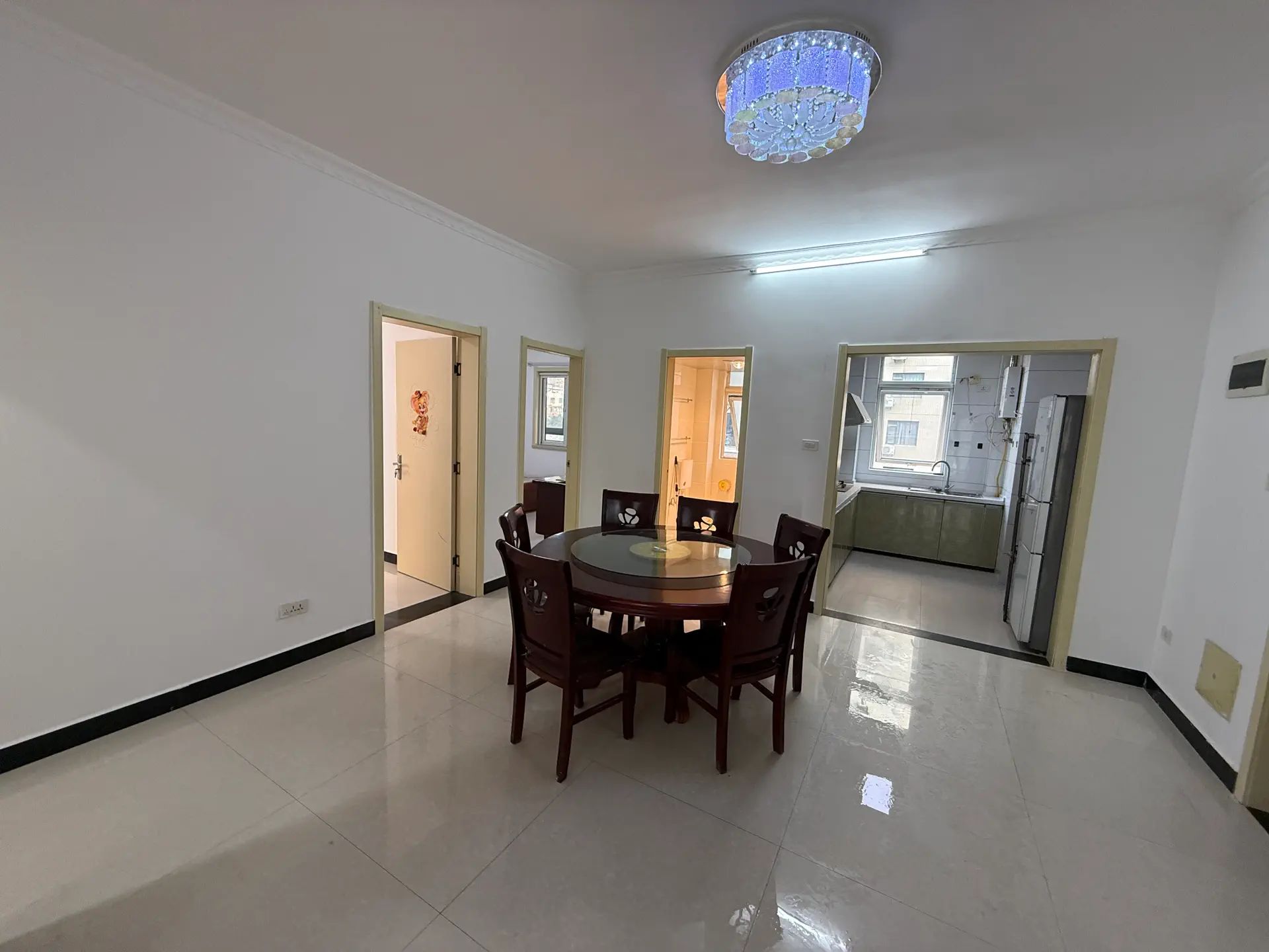 快来捡漏，仙桃xiao学旁，中央华府，精装三房，单价3700左右，1梯2户，好楼层