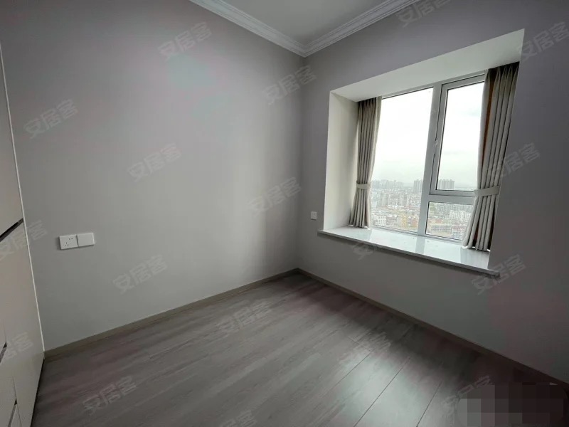 城南，森林国际北苑，精装大三房，边户，大阳台，满二，南北通透，全新装修