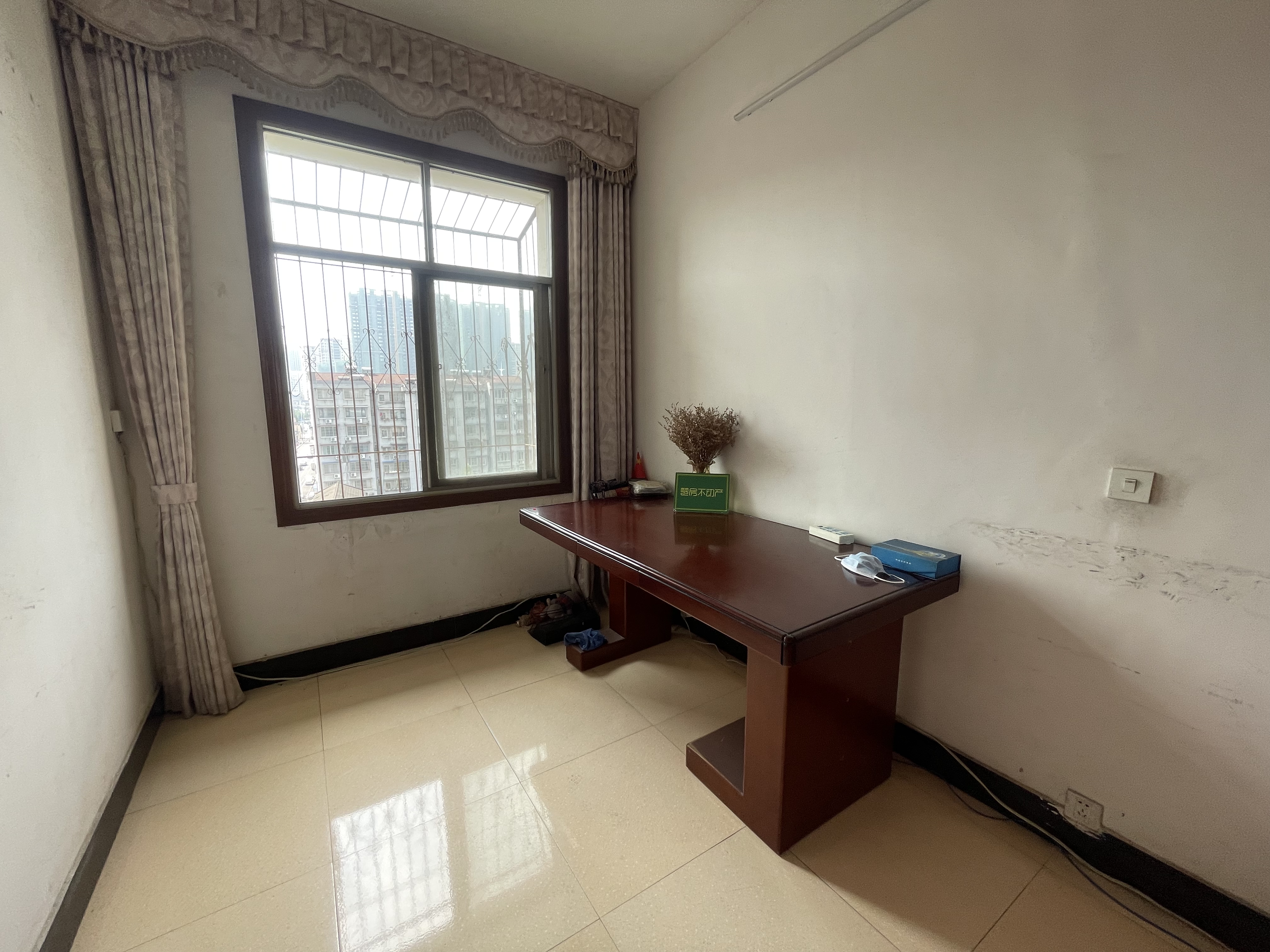 时代广场对面.车站旁.财政局宿舍.有大院子停车.税费低.看房方便