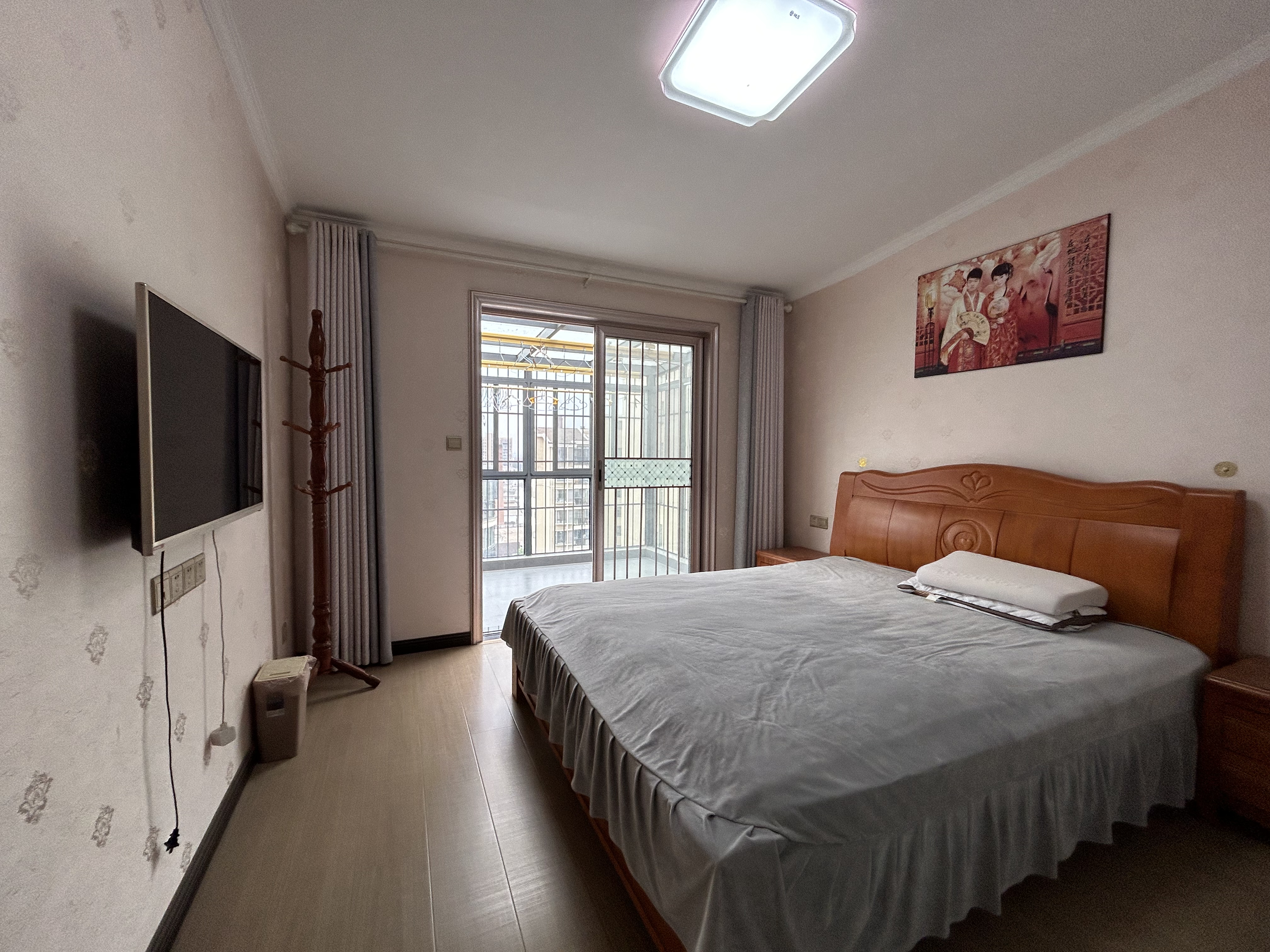 路安花苑.精装复式五房.房子成色新.看房方便