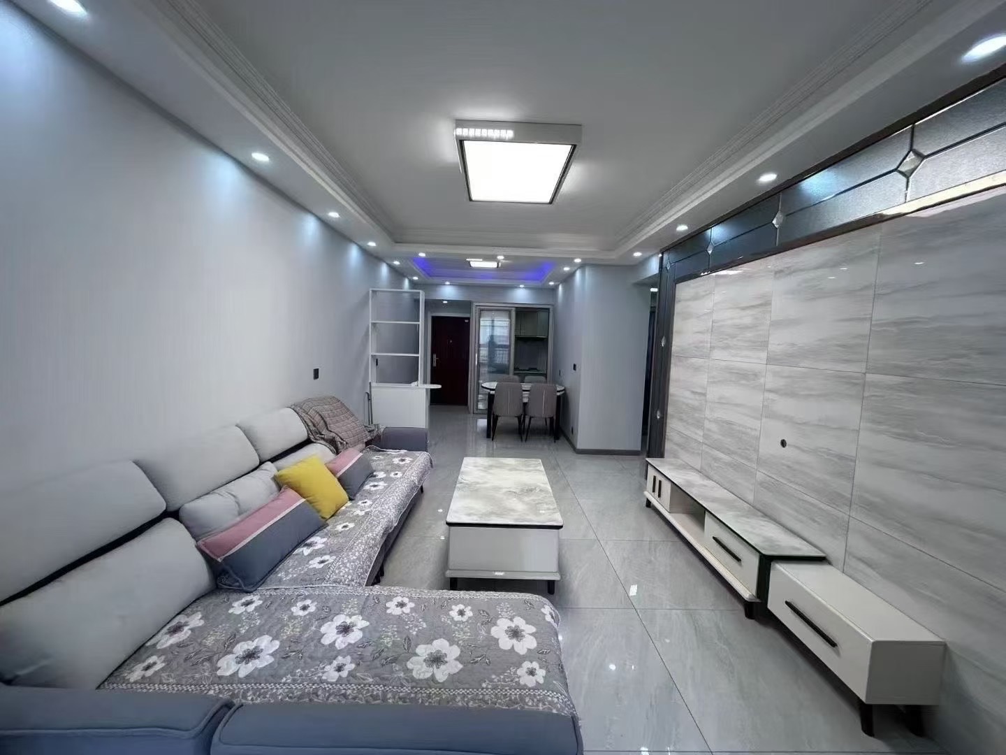 城南，森林国际，精装三房，二小对面，诚心出售