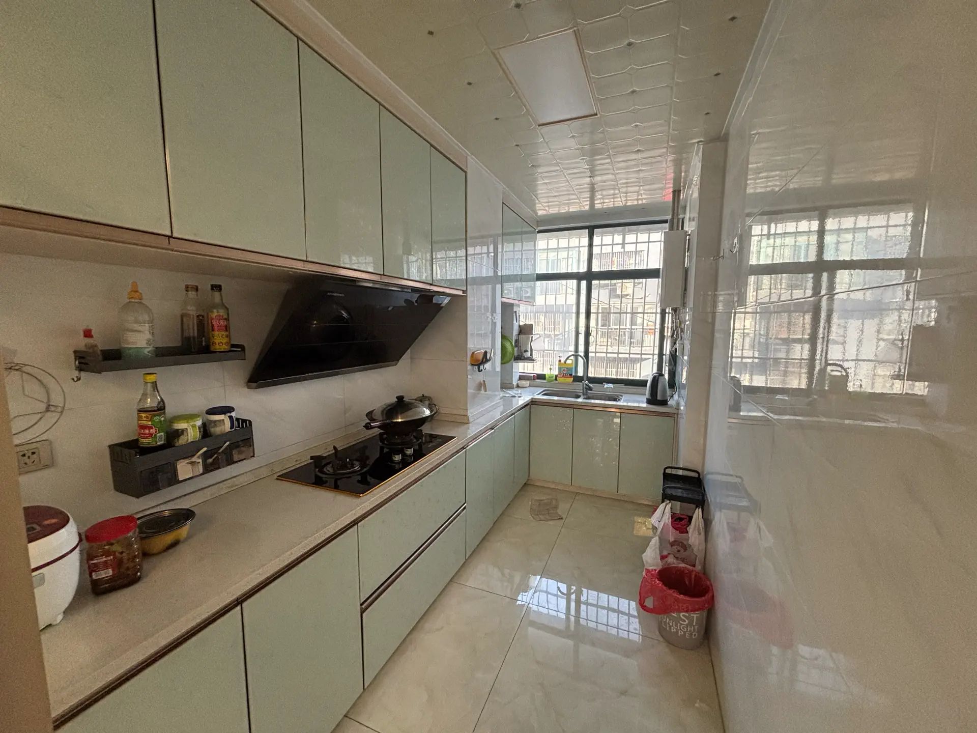 捡漏，步梯三楼，精装大两房，拎包入住总嫁18.8个，证满二