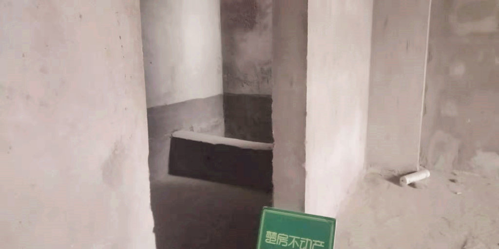 紫金城.毛坯边户.电梯中间楼层.看房方便