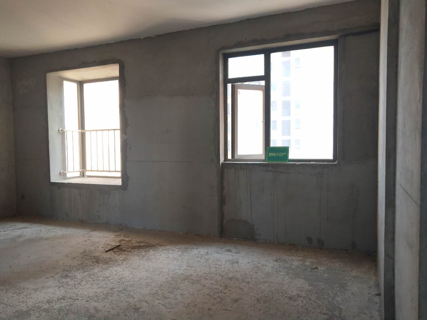 仙小 紫润尚城  坐北朝南 边户毛坯小三室  有钥匙看房  急卖   有证有证有证