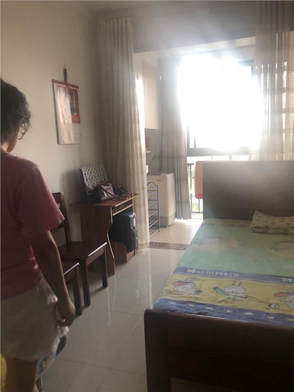 一中对面精装修房诚信出租家电齐全拎包入住