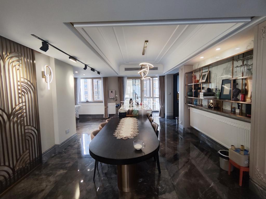 城南，森林‮际国‬城，​大‮层平‬，全屋‮装豪‬四‮两房‬卫，​全‮品屋‬牌，‮央中‬空调，暖气片​家私‬全送➕车位