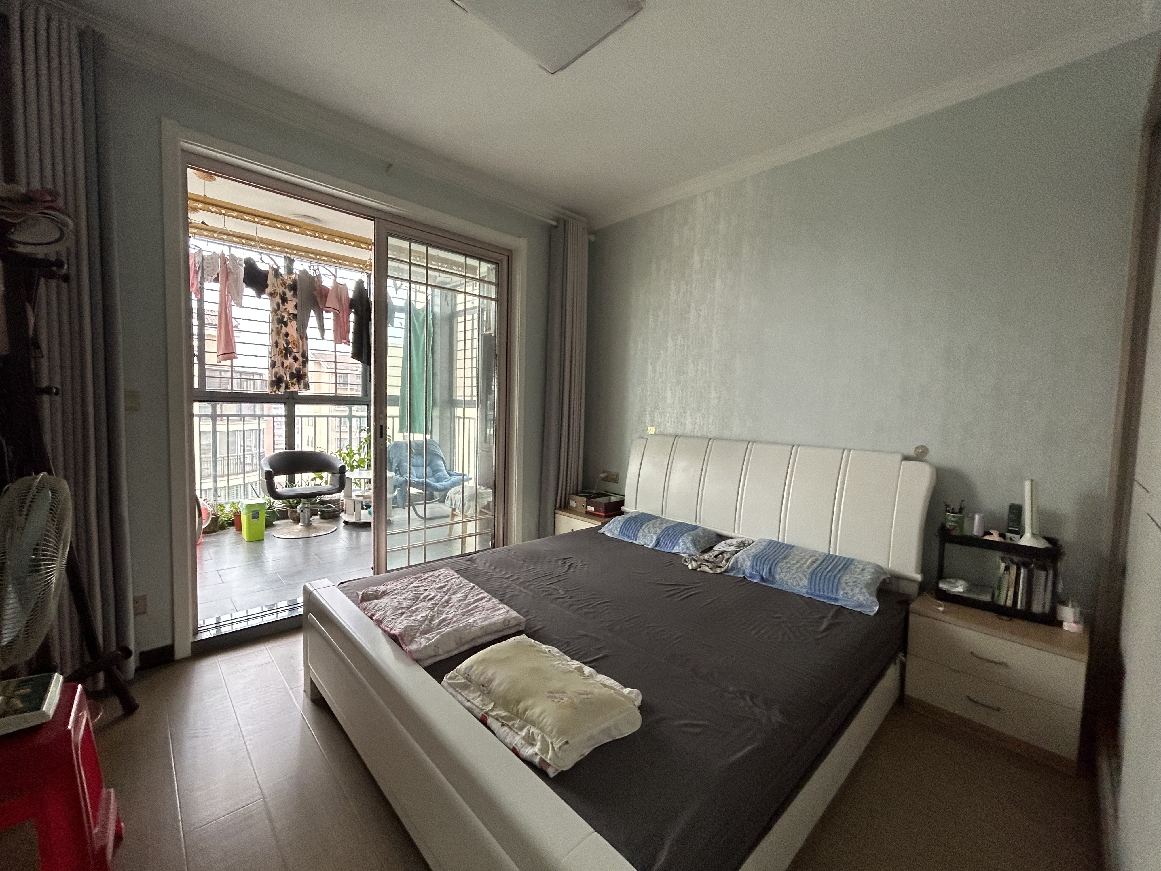 路安花苑.精装复式五房.房子成色新.看房方便