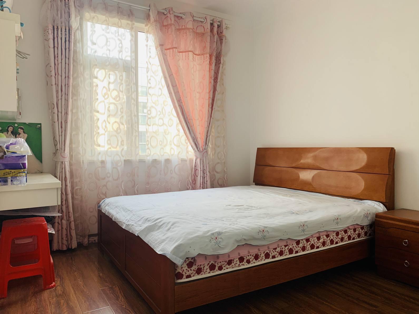 仙桃 旁，中央华府，精装四房，全屋保养好，电梯好楼层