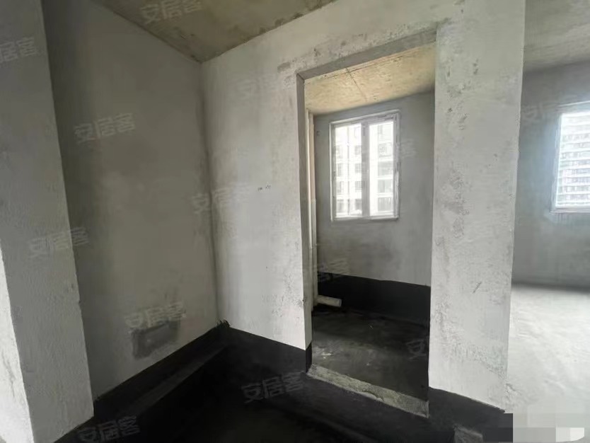 18，房东亏本出售，新城名都，总楼层12楼，9楼，6000一平，捡漏