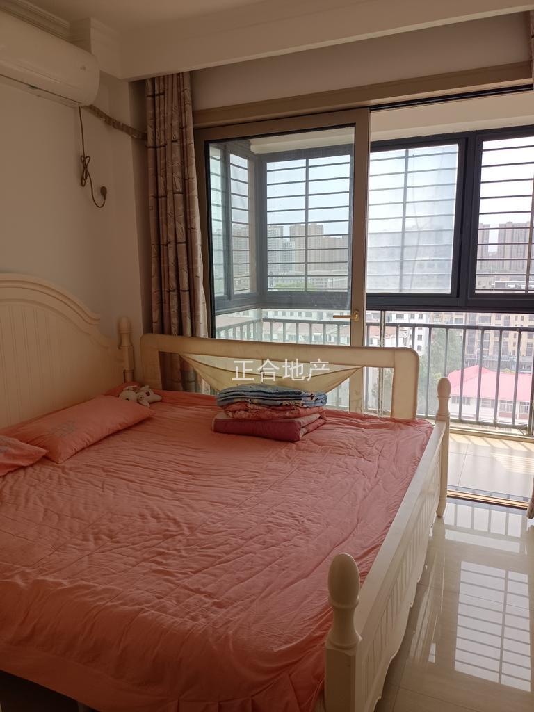 金域城邦，精装两房，小高层好楼层13楼，家具家电齐全，拎包入住