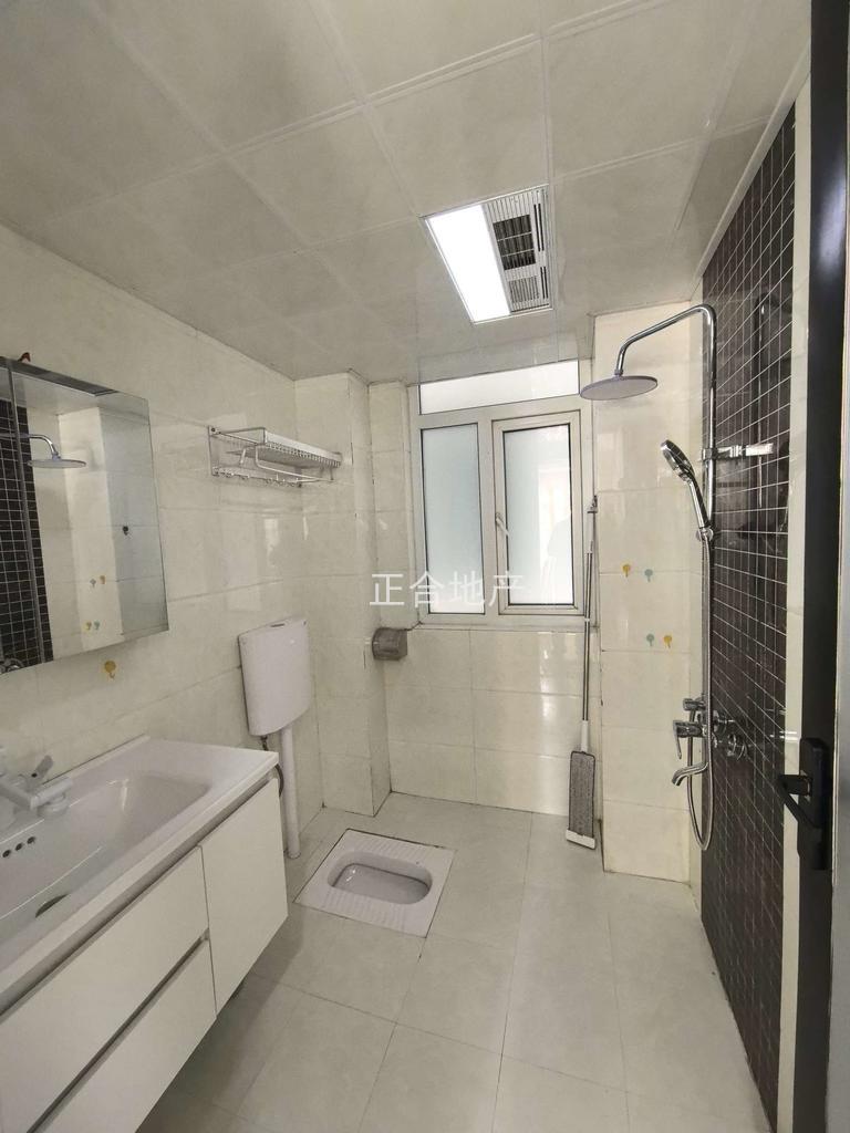 捡漏，城南，一中‬对面！翰墨苑，‮高小‬层，单价‬4800+，电梯好‬楼层12楼，精装‮三大‬房！满五