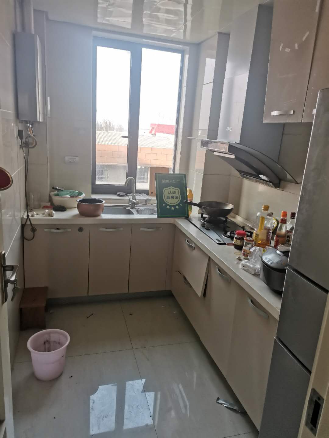 绿地华庭傲城，户型方正，采光充足。