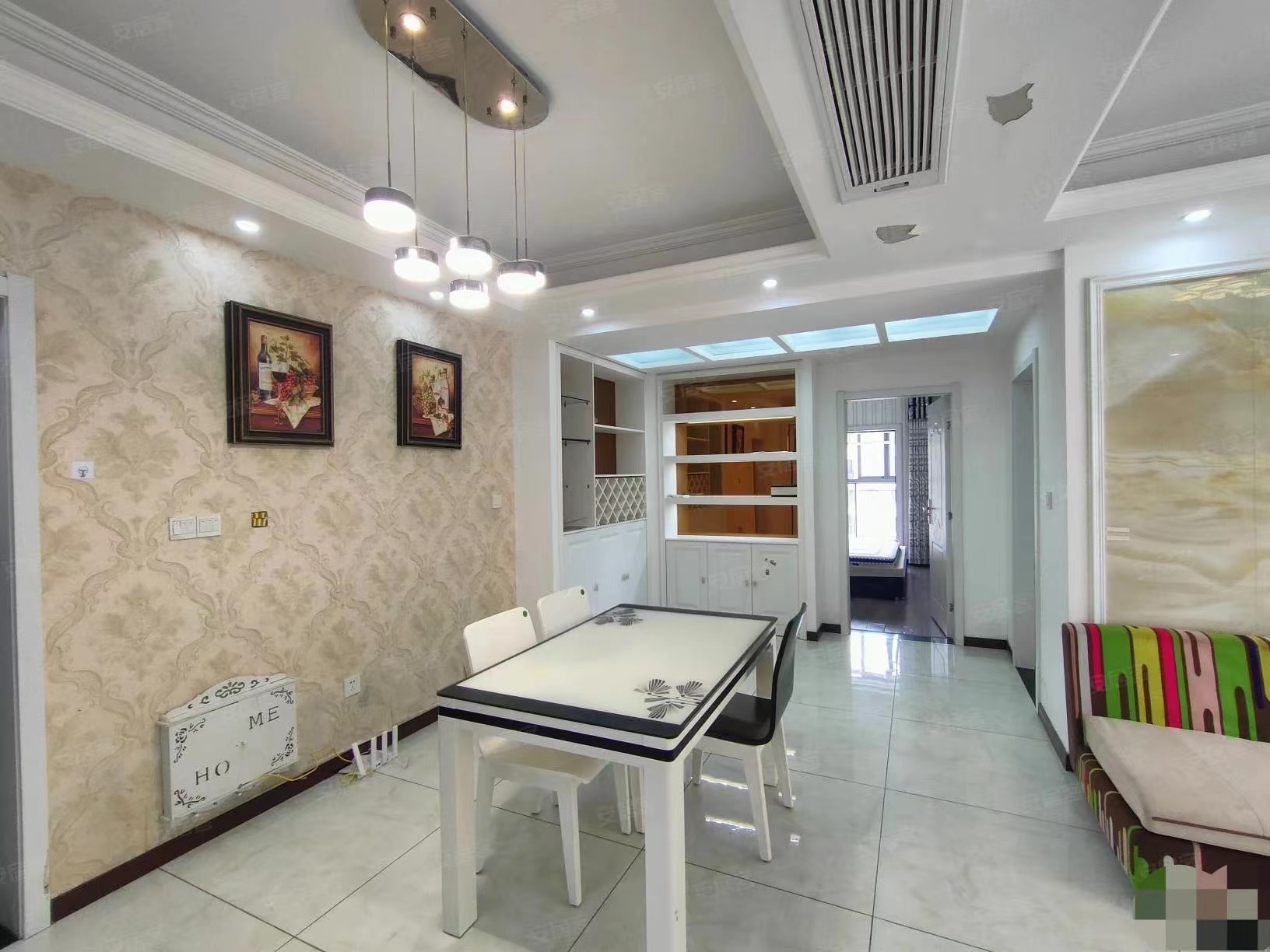 87，手付1万，单价4500，精装三房，读立连廊，证满二，家具家电全送，电梯小高层